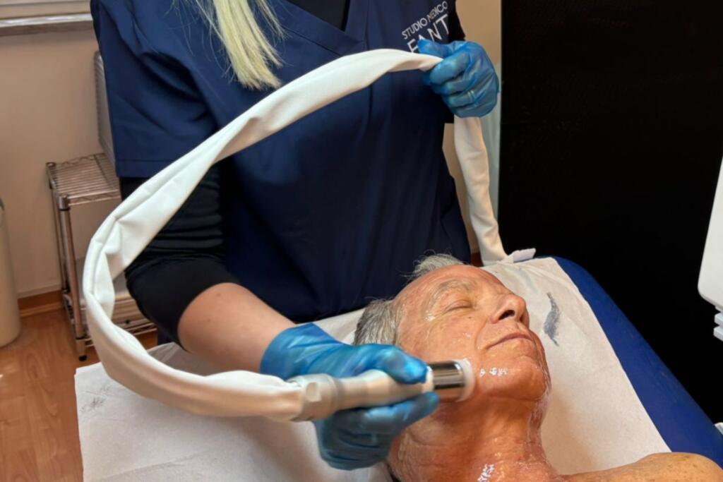 Trattamento Radiofrequenza viso uomo - Dott.ssa Flaminia Crisciotti Medico Geriatra e Medicina Estetica